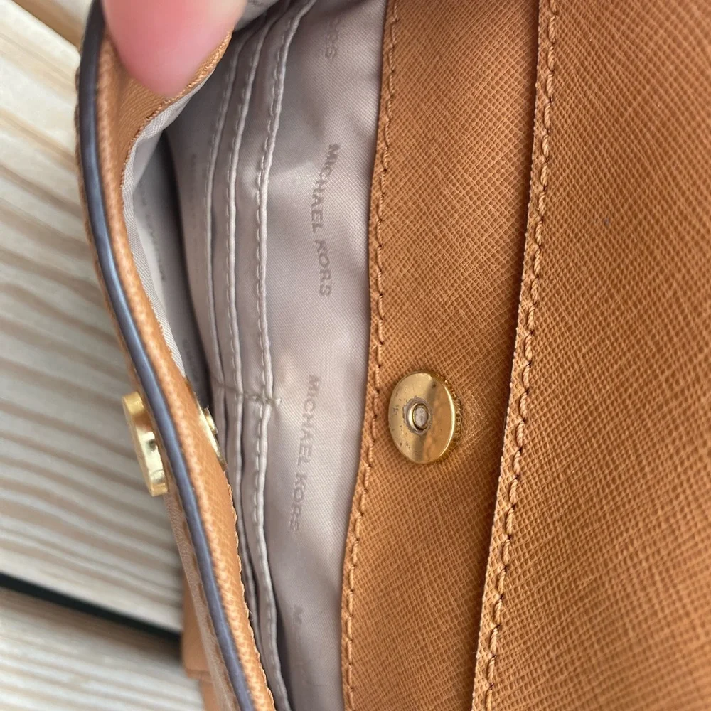 Micheal Kors Shoulder Bag - Picture 3 of 9